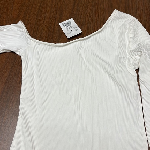 De Base long sleeve bodysuit, size medium, NWT - Picture 2 of 15